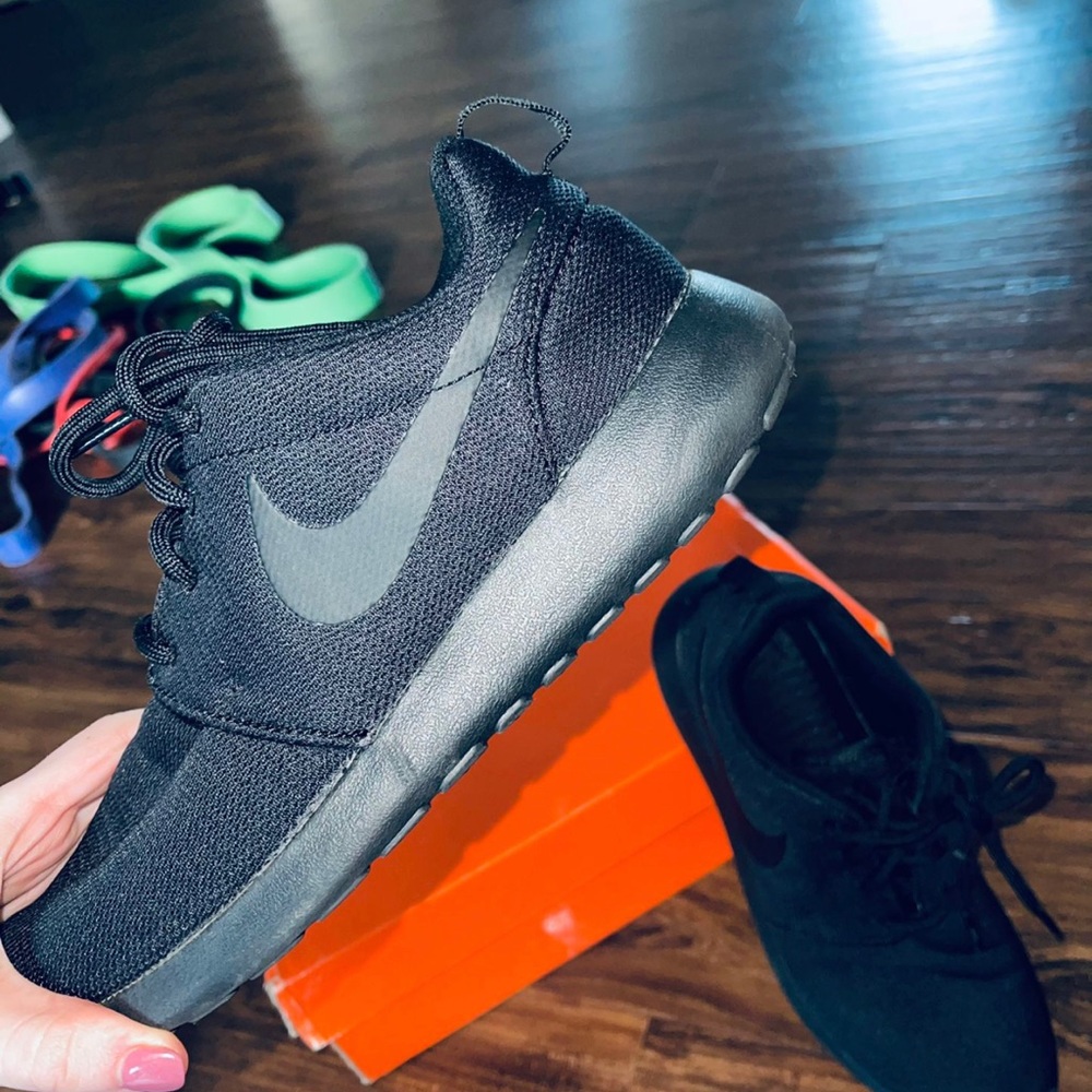 Women’s Nike sneakers